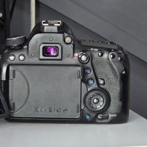 Canon EOS 6D Mark II: Full-Frame DSLR with Vari-Angle Screen and Robust Build (Body Only) - Image 2