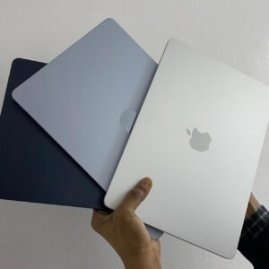 Apple MacBook Air 13-inch (2025) M4 Chip, 16GB RAM, 256GB SSD, 13.6" Liquid Retina Display NON-ACTIVE - Image 2