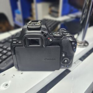 Canon EOS 250D (Rebel SL3) with EF-S 18-55mm f/4-5.6 IS STM Lens: 24.1MP APS-C DSLR, 4K Video, Vari-Angle Touchscreen - Image 4